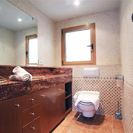 Apartment Wonderful 4 Bedroom In *