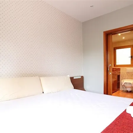 Wonderful 4 Bedroom In Apartman Sitges